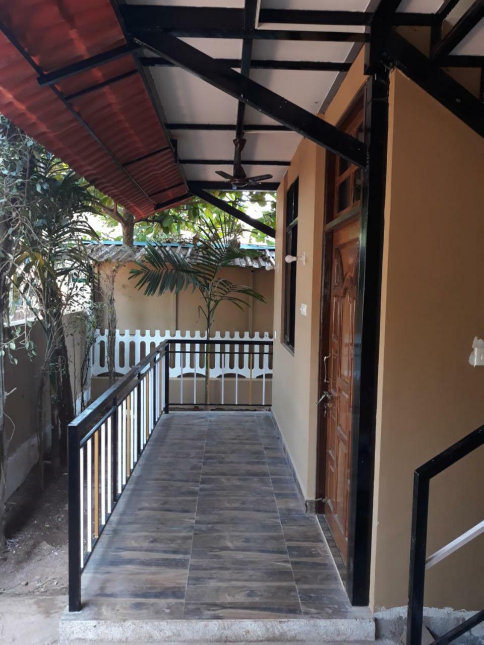 Shawn'S The Morjim Enclave Hotell Eksteriør bilde