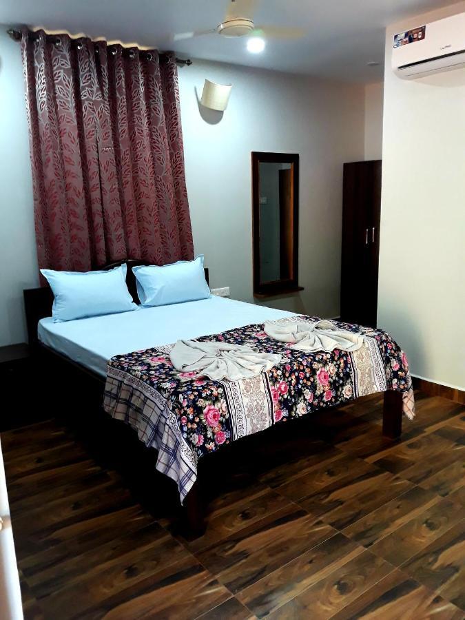Shawn'S The Morjim Enclave Hotell Eksteriør bilde