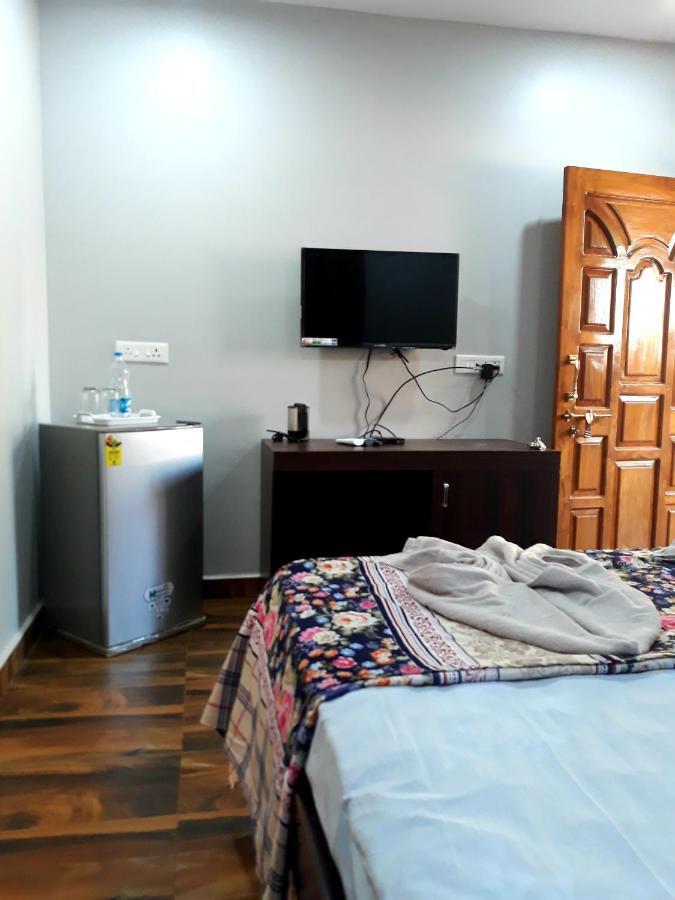 Shawn'S The Morjim Enclave Hotell Eksteriør bilde